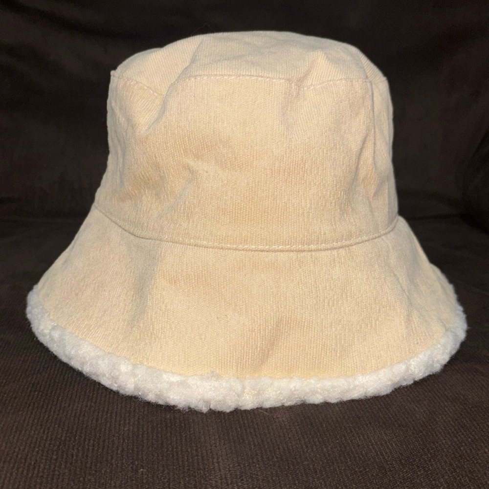 Reversible bucket hat